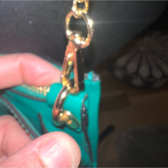 A new day vegan leather crossbody mini purse in green - Picture 6 of 9